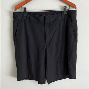 NIKE TIGER WOODS COLLECTION GOLF SHORTS IN BLACK SIZE 36 Waist